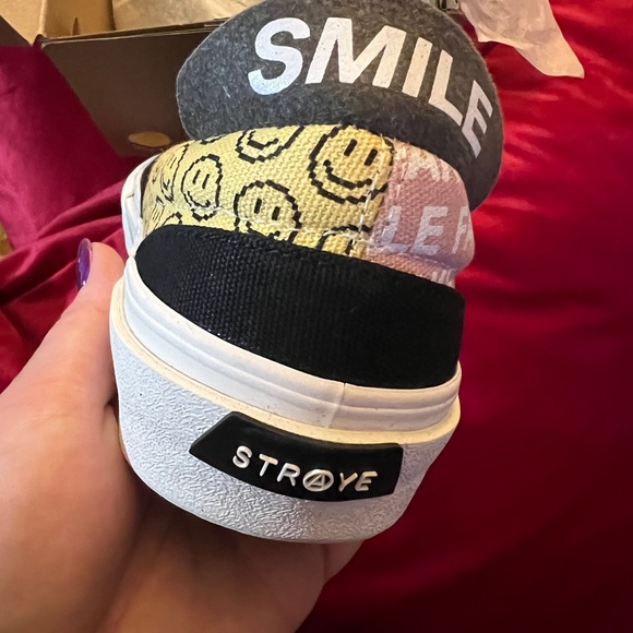 Straye Ventura, fake smile, sneakers, Unisex size 9 1/2 men’s or size 11… - Picture 7 of 11